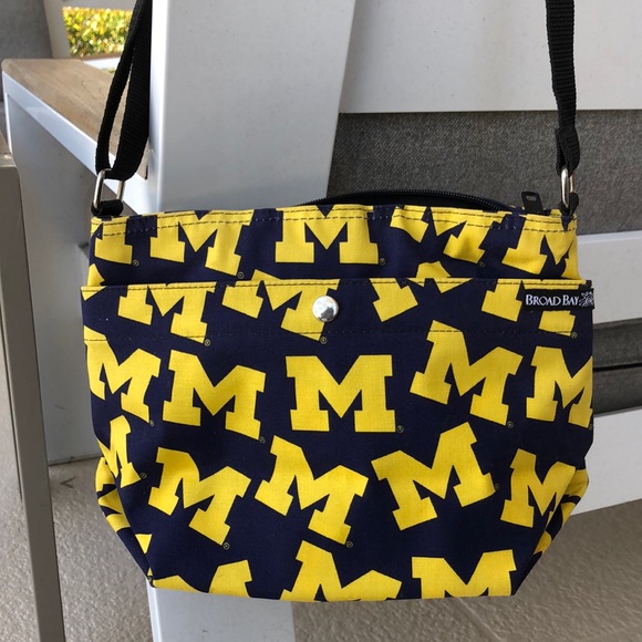 NWOT! - BROAD BAY University of Michigan Print Cotton Canvas Crossbody Bag - Picture 3 of 11